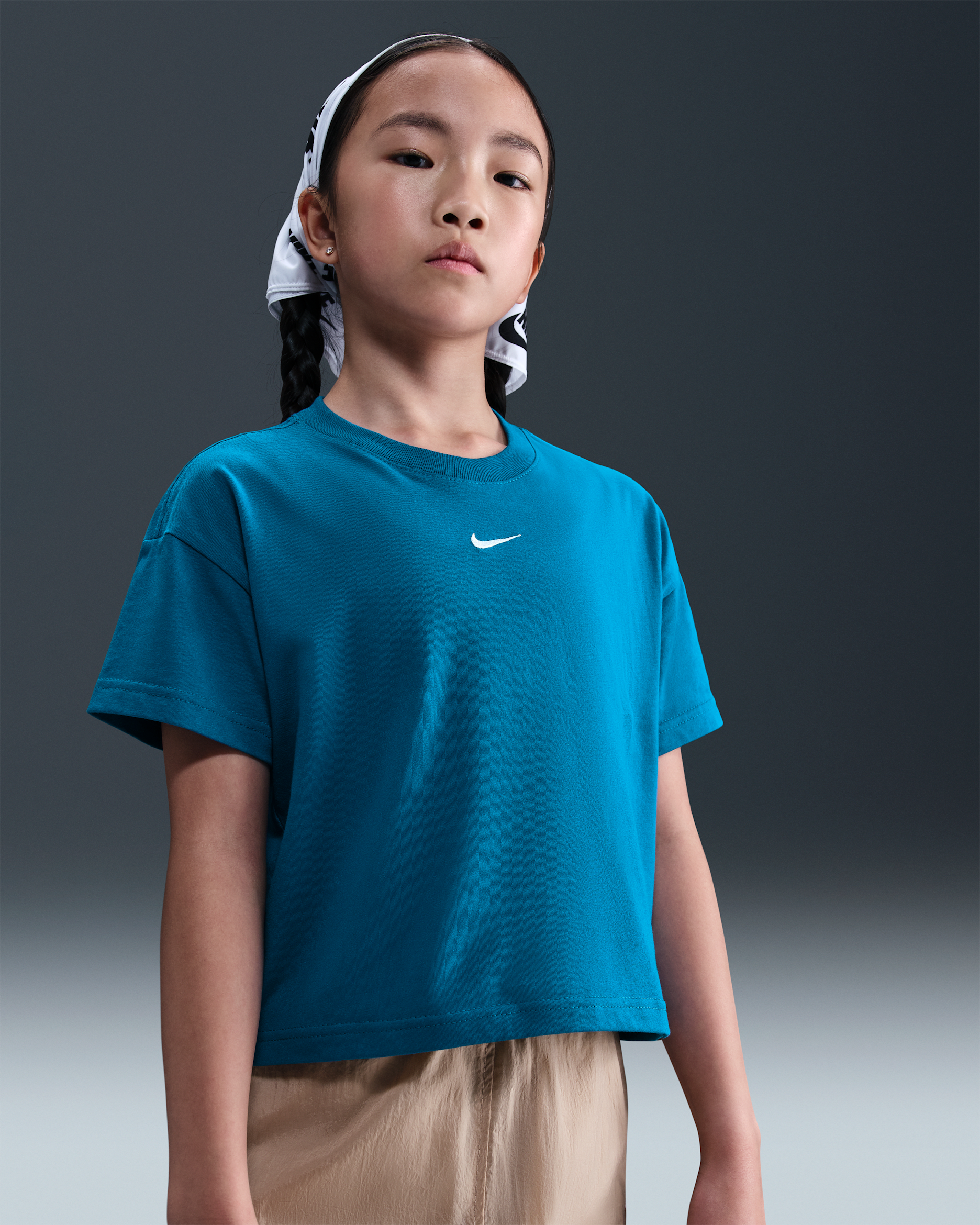 Nike Sportswear Essential Big Kids' (Girls') T-Shirt. Nike.com